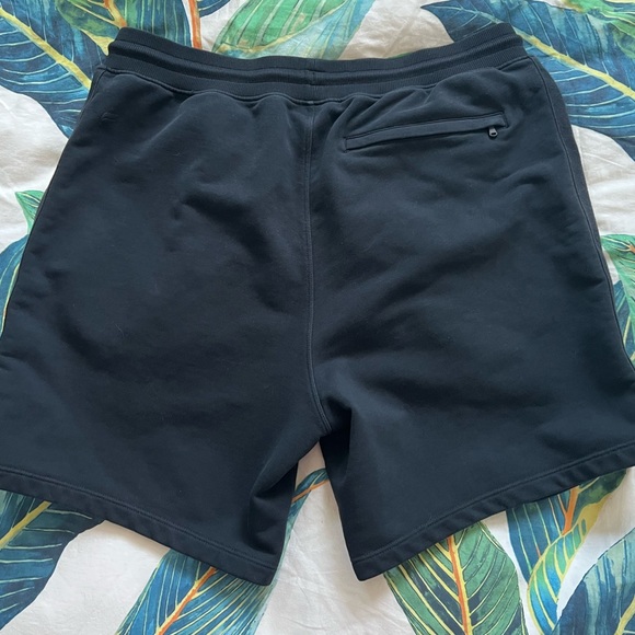 Fabletics On The Go - Sweatshorts - Picture 2 of 3